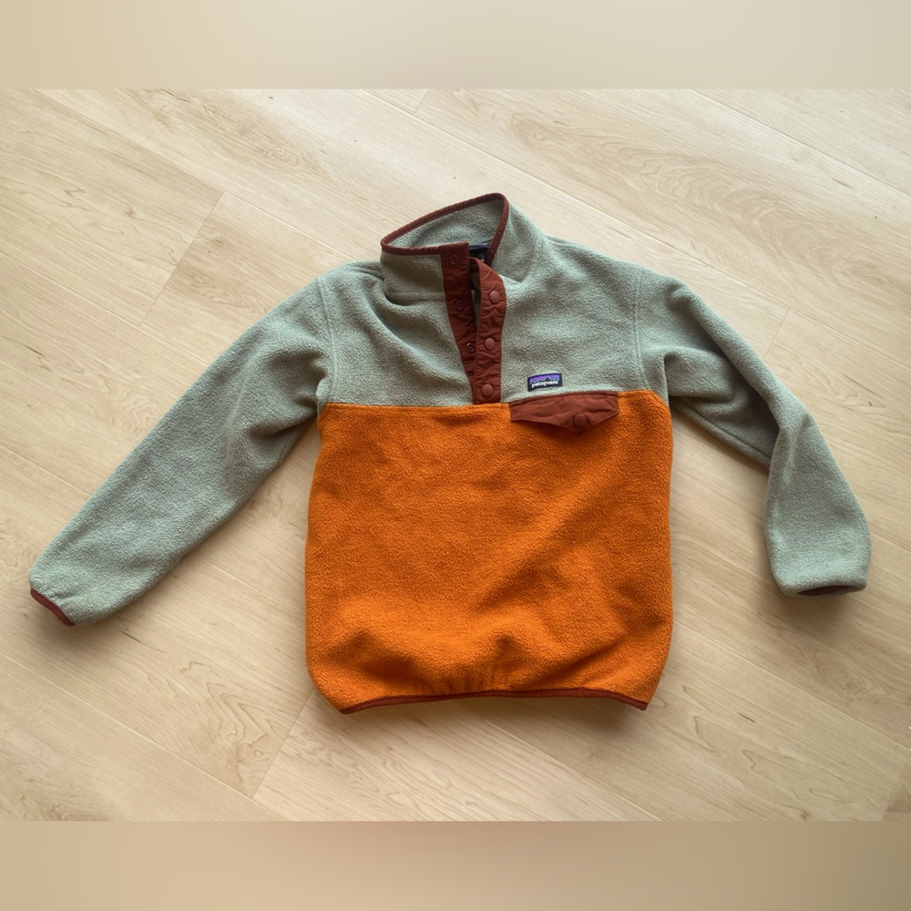 Patagonia Boys Fleece Size small 7/8 3/4 button
